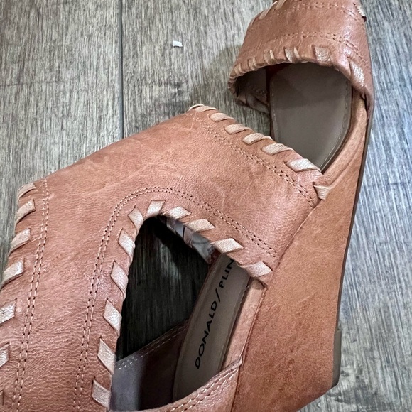 Donald J. Pliner Sami leather Women's Tan Sandals 7.5 - Picture 8 of 9